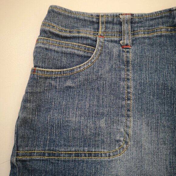 Bum Equipment Ladies Size 8 Denim Medium Wash Straight Fit Jean Shorts - Picture 6 of 13